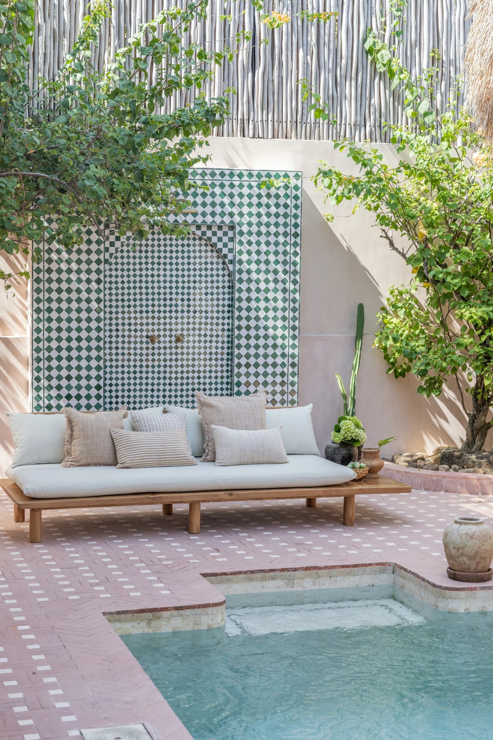 Sepoi daybed bale homewares