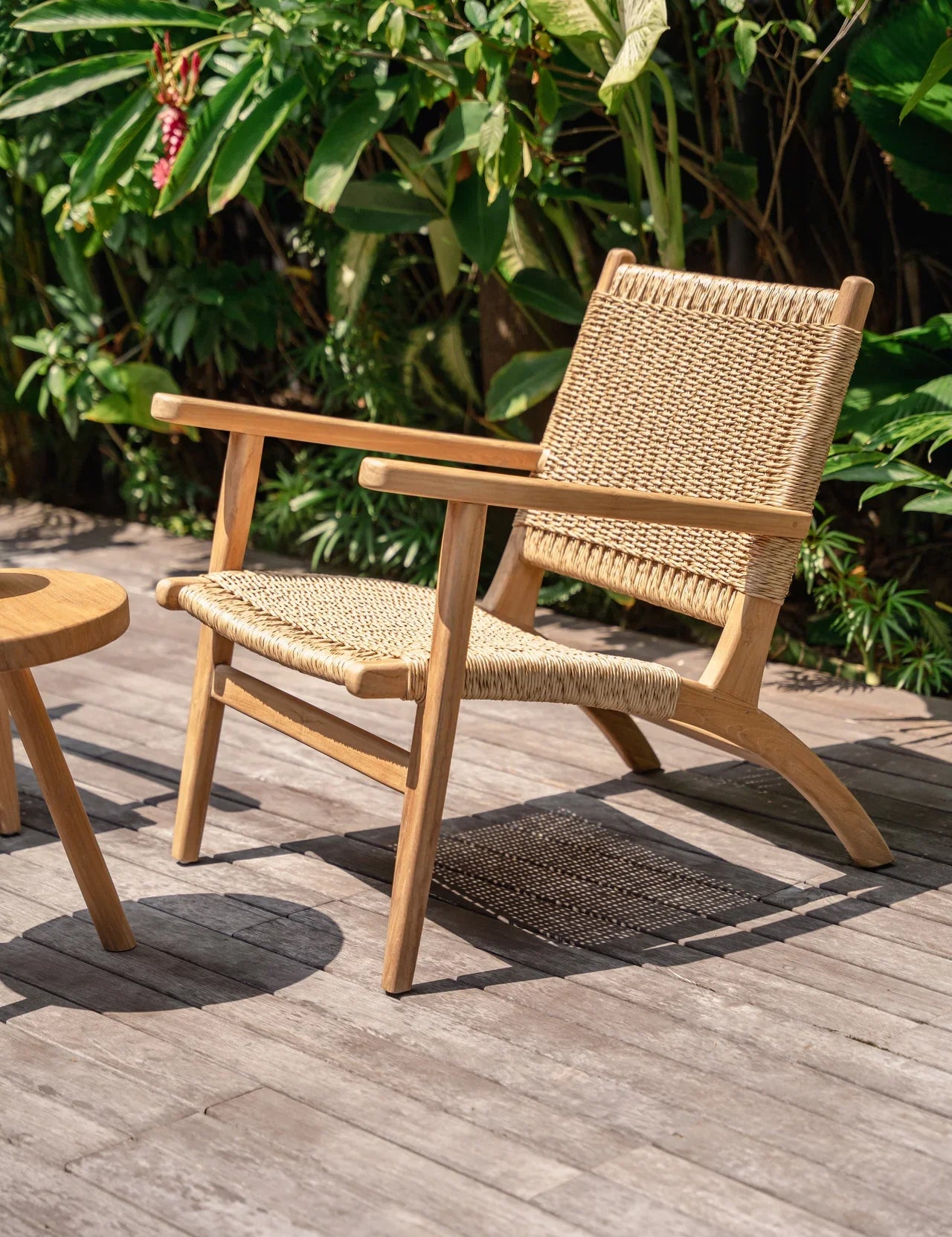 lounge chairs teak outdoor setup