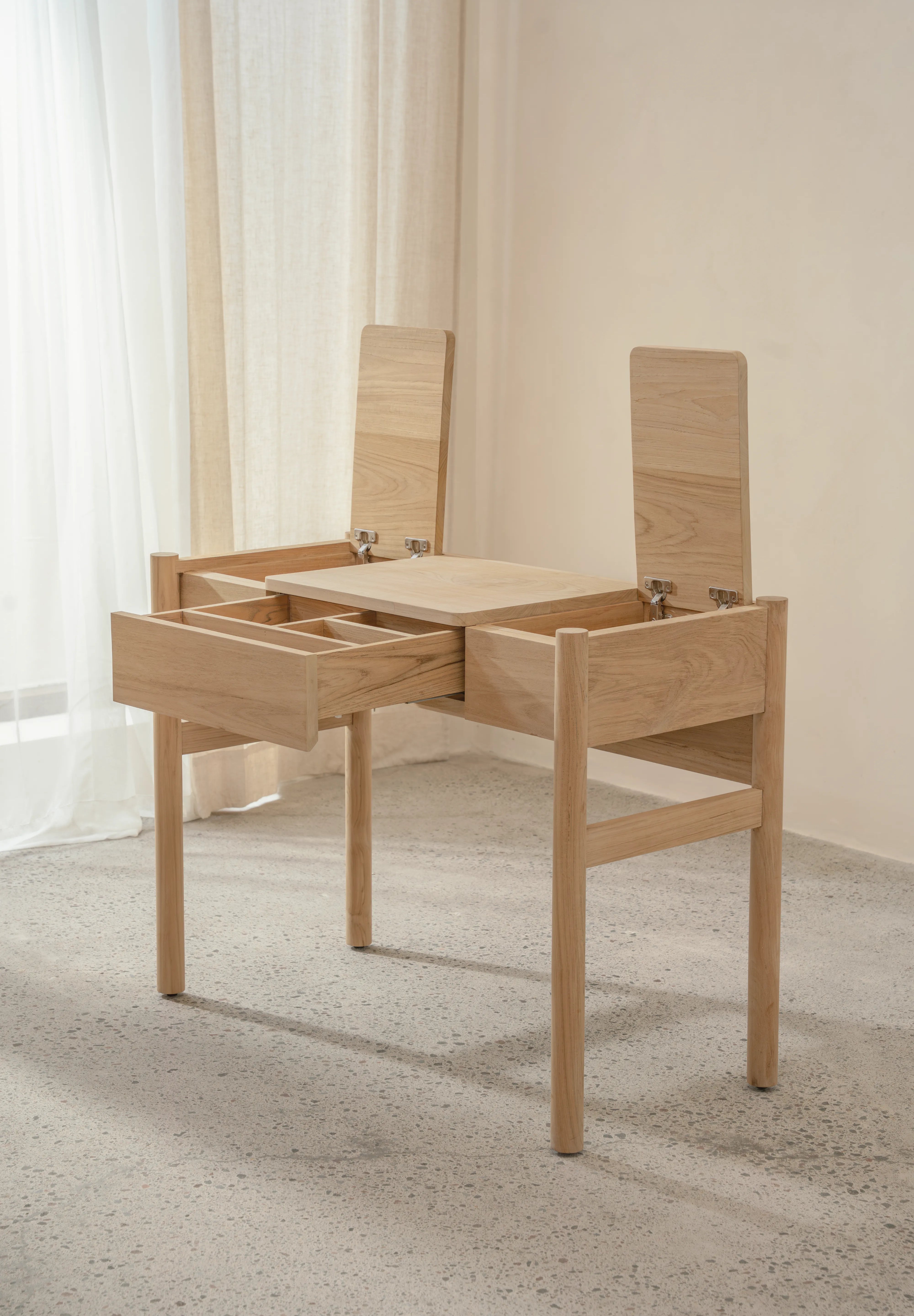 Putri Make Up Vanity Desk