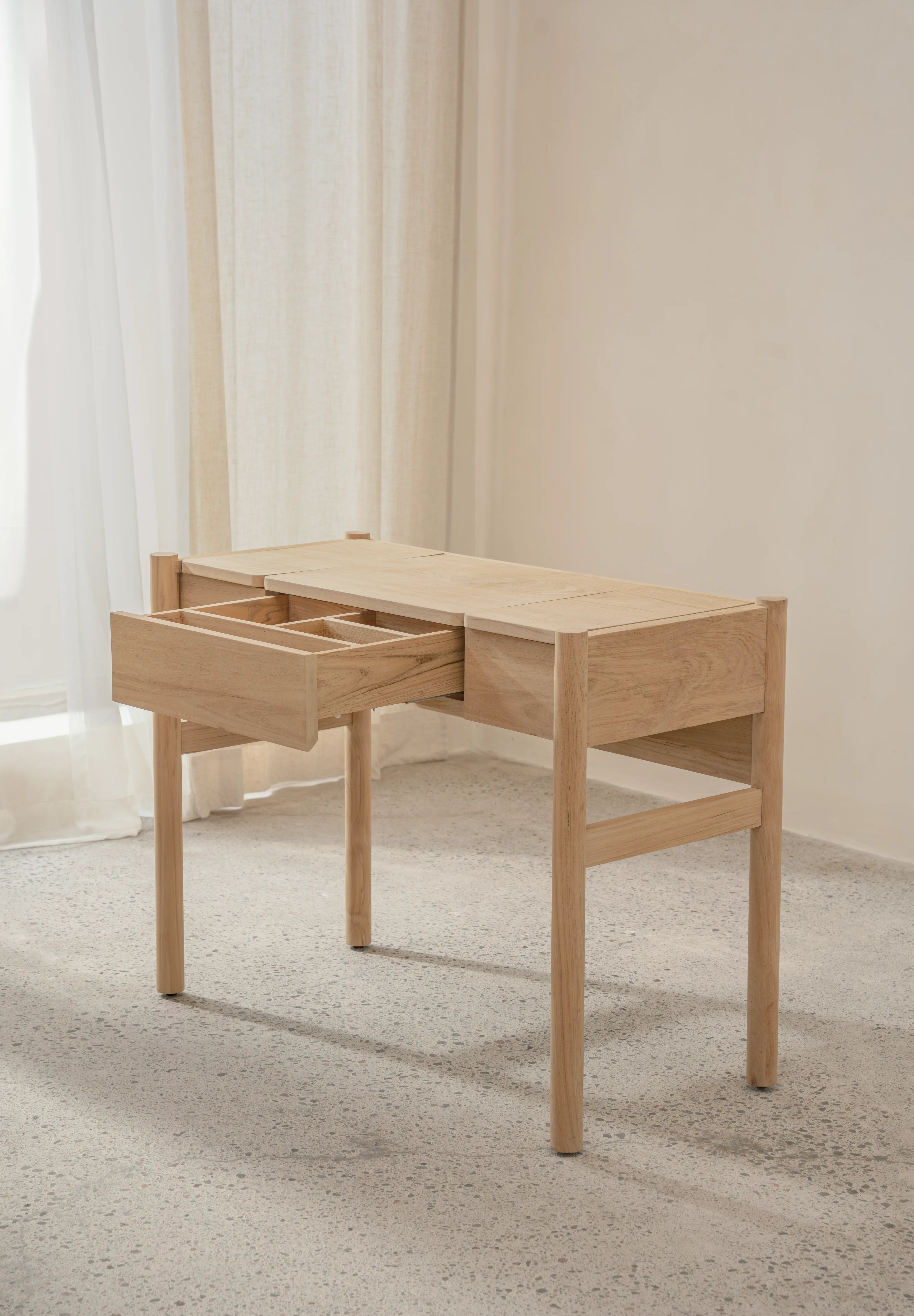 Putri Make Up Vanity Desk